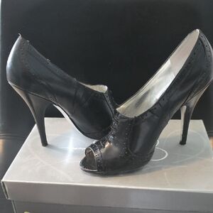 Jessica Simpson Black Peep-Toe Heels 7m